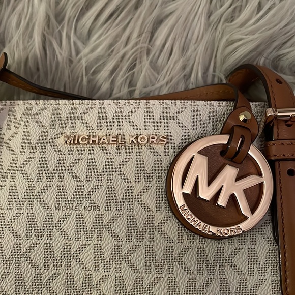 Michael Kors Bedford large pocket Tote white,Still tags! New never used, leather - Picture 4 of 6